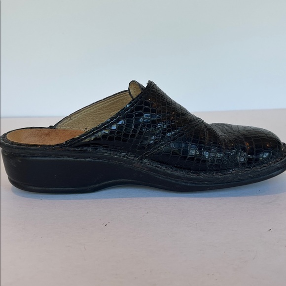 Finn Comfort Black Snakeskin Embossed Leather Mule /Clog /Slip-one. Size 8. - Picture 7 of 8
